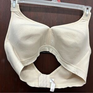 Cacique 42b, no underwire & light padding B1
